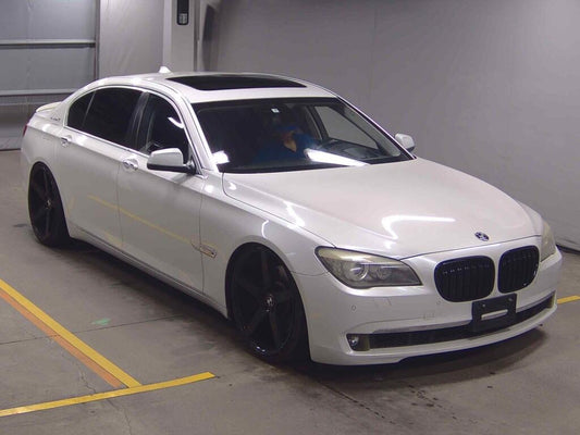 BMW 7 Series 2010 - Image 1