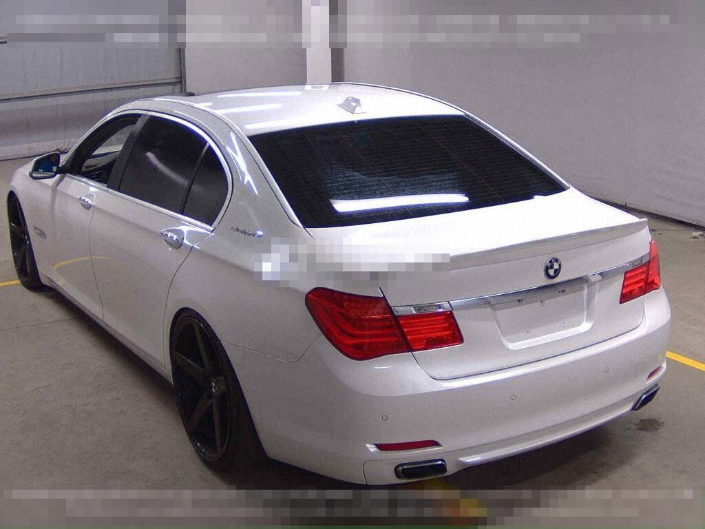 BMW 7 Series 2010 - Image 3