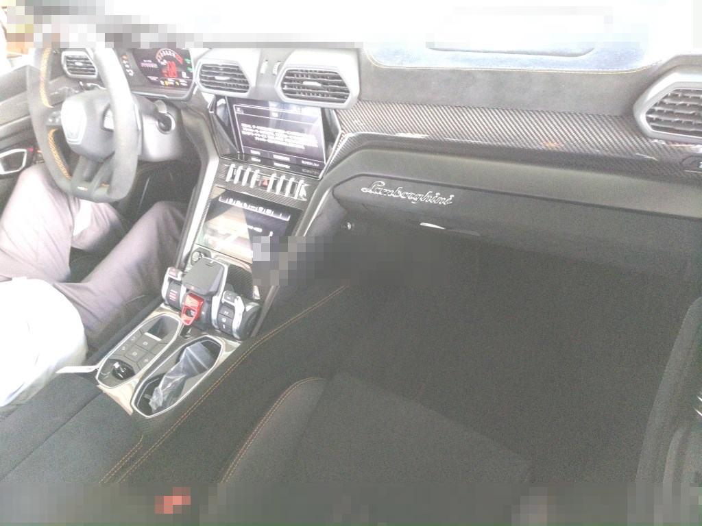 Lamborghini URUS 2024 - Image 4