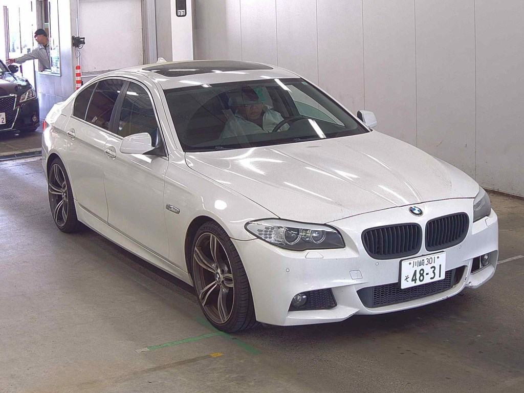 BMW 5 Series 2010 - Image 1
