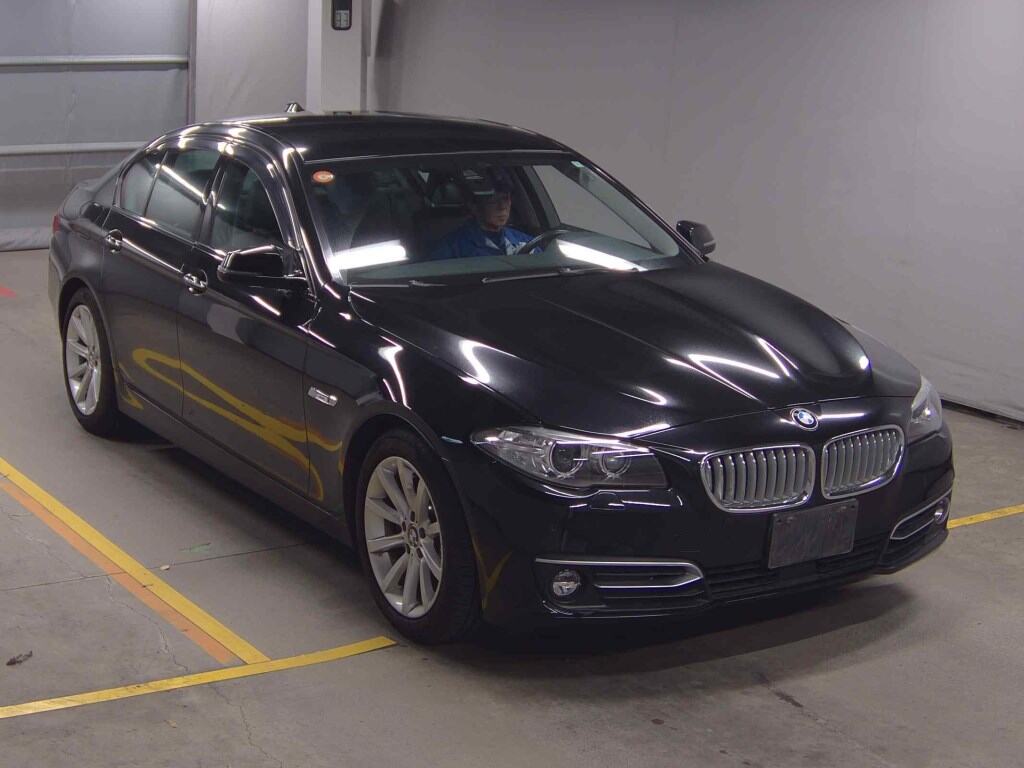 BMW 5 Series 2014 - Image 1