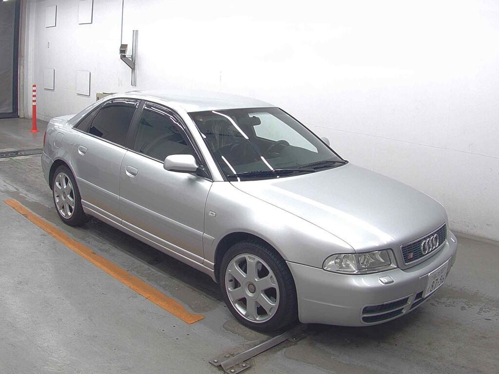 Audi S4 1999 - Image 2