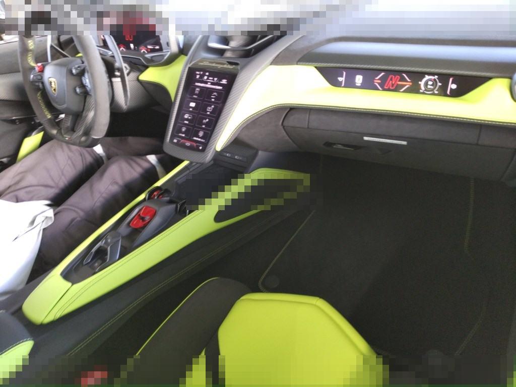Lamborghini REVUELTO 2025 - Image 4