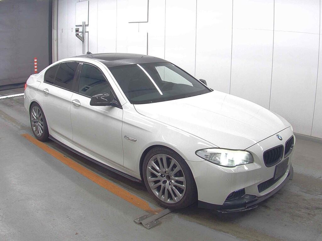 BMW 5 Series 2011 - Image 2