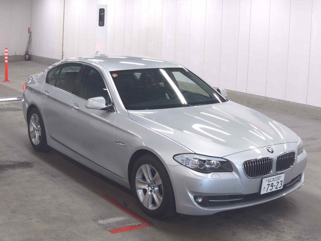 BMW 5 Series 2010 - Image 1