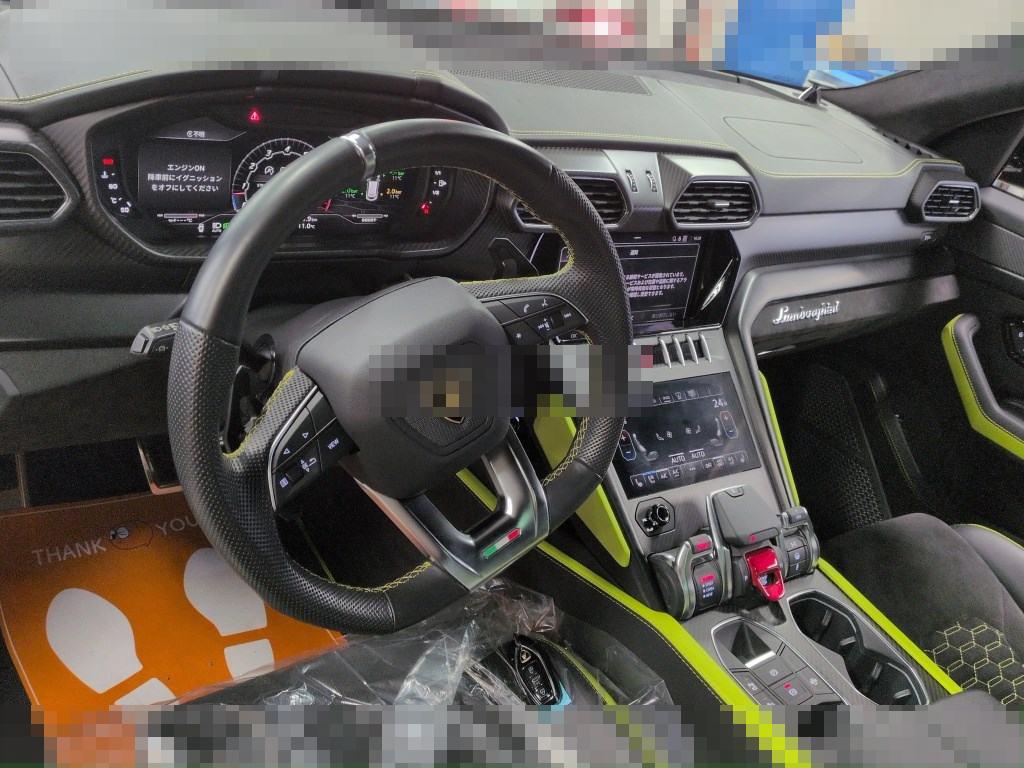 Lamborghini URUS 2022 - Image 4