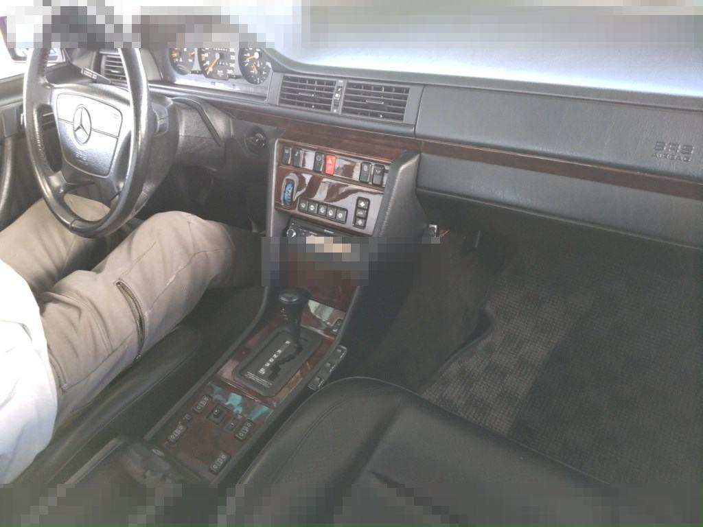 Mercedes-Benz Medium Class 1992 - Image 4