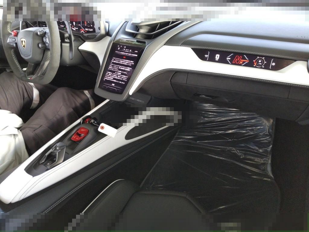 Lamborghini REVUELTO 2024 - Image 4