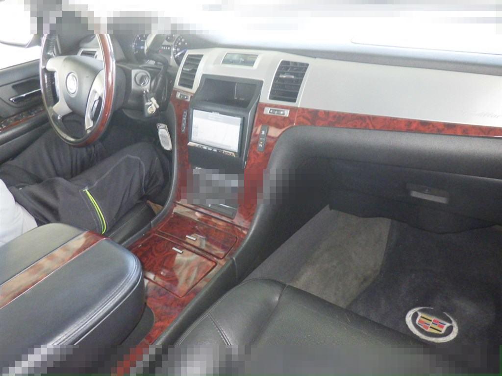 Cadillac ESCALADE 2011 - Image 4