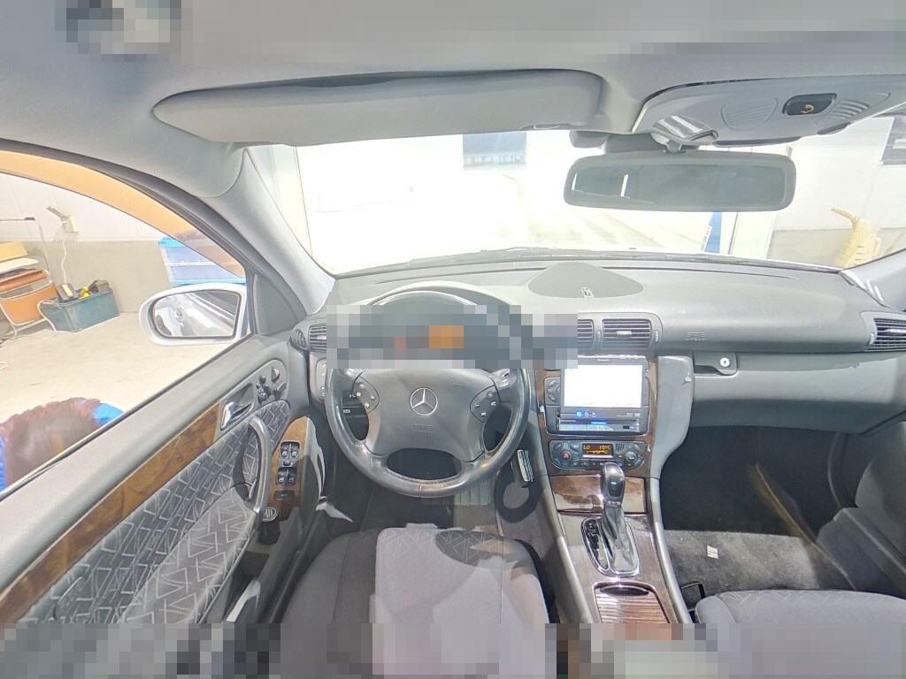 Mercedes-Benz C-Class 2002 - Image 4