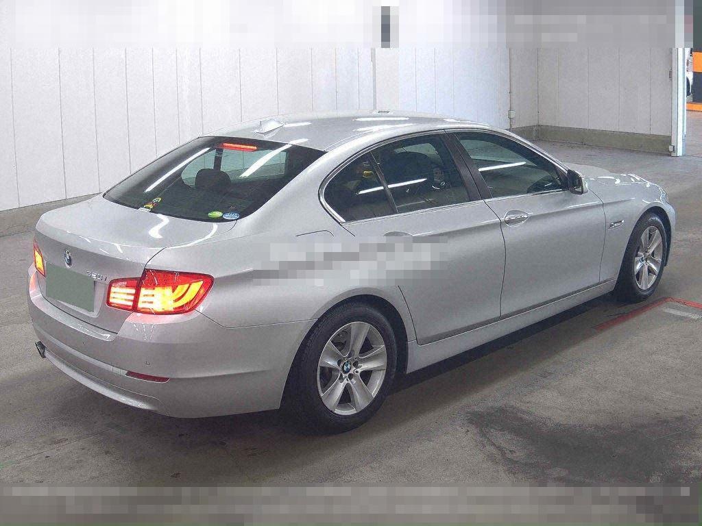 BMW 5 Series 2010 - Image 6