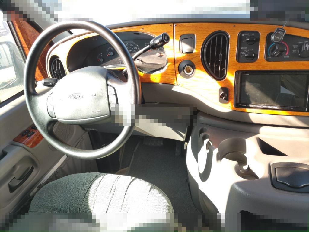 Ford Econoline 2001 - Image 4