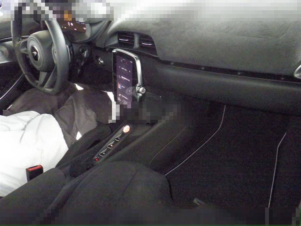 MCLAREN ARTURA 2023 - Image 4