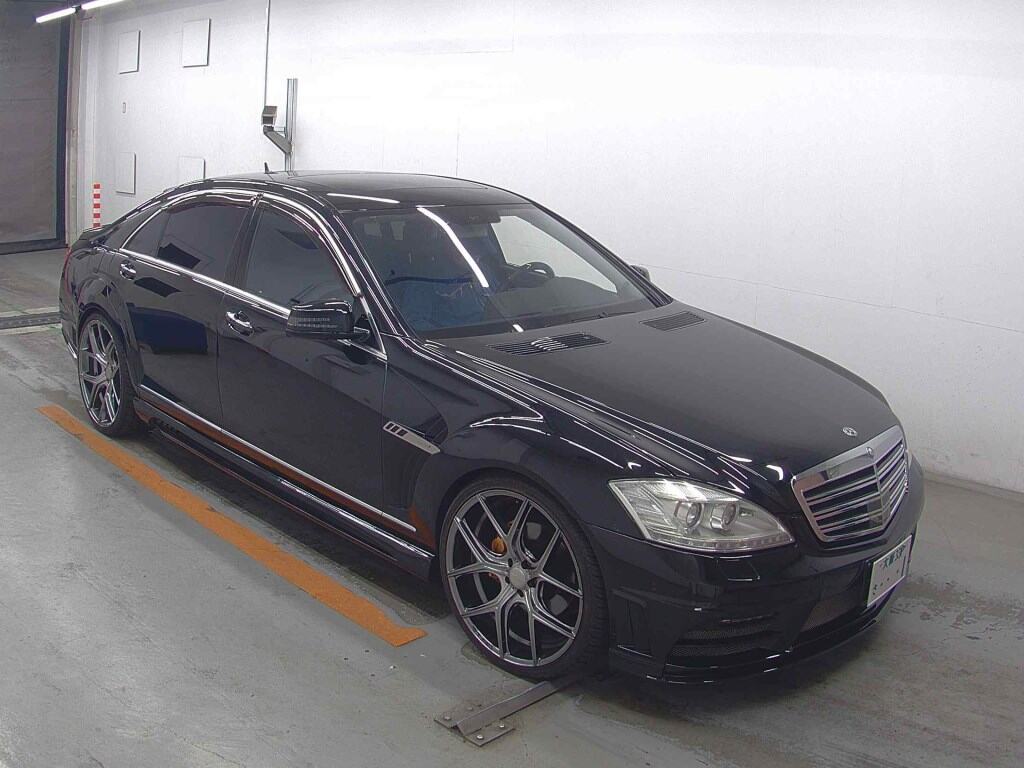 Mercedes-Benz S-Class 2005 - Image 1
