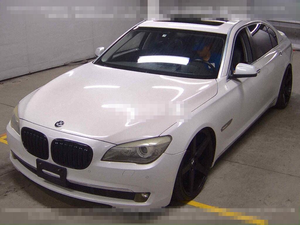 BMW 7 Series 2010 - Image 5