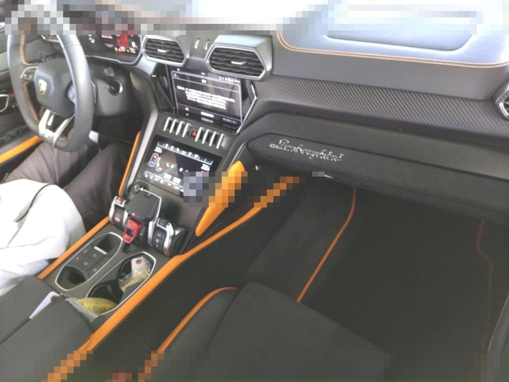 Lamborghini URUS 2022 - Image 4