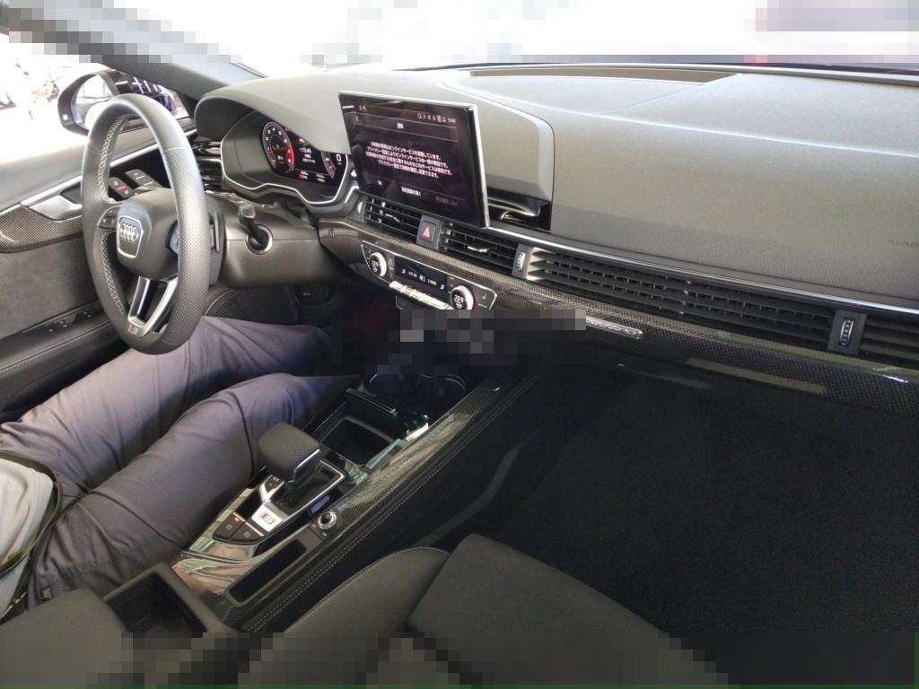 Audi S4 AVANT 2024 - Image 4