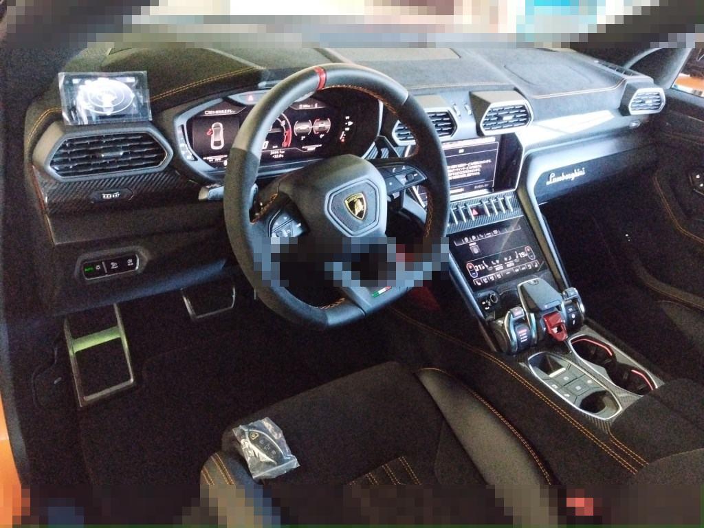 Lamborghini URUS 2024 - Image 4