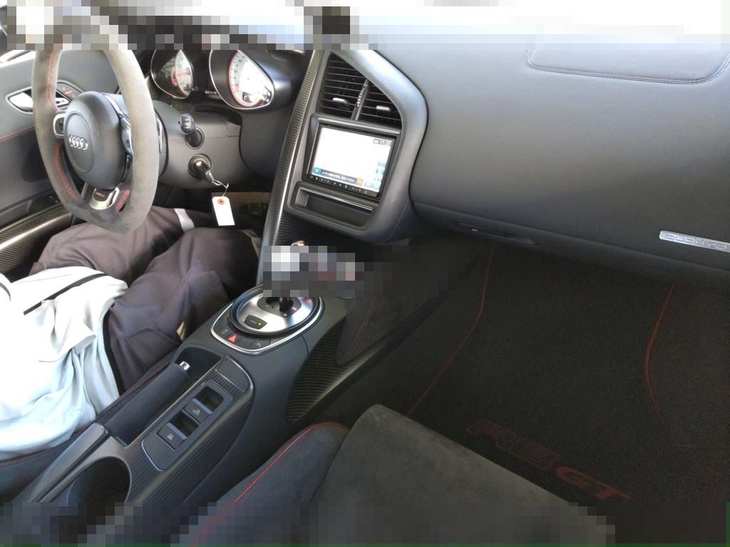 Audi R8 SPYDER 2012 - Image 4