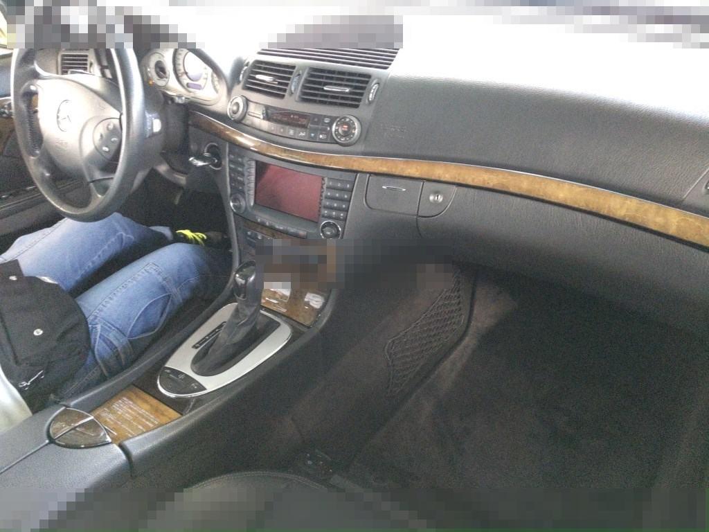 Mercedes-Benz E-Class 2004 - Image 4