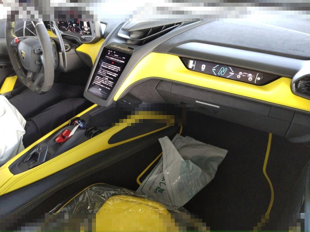 Lamborghini REVUELTO 2025 - Image 4