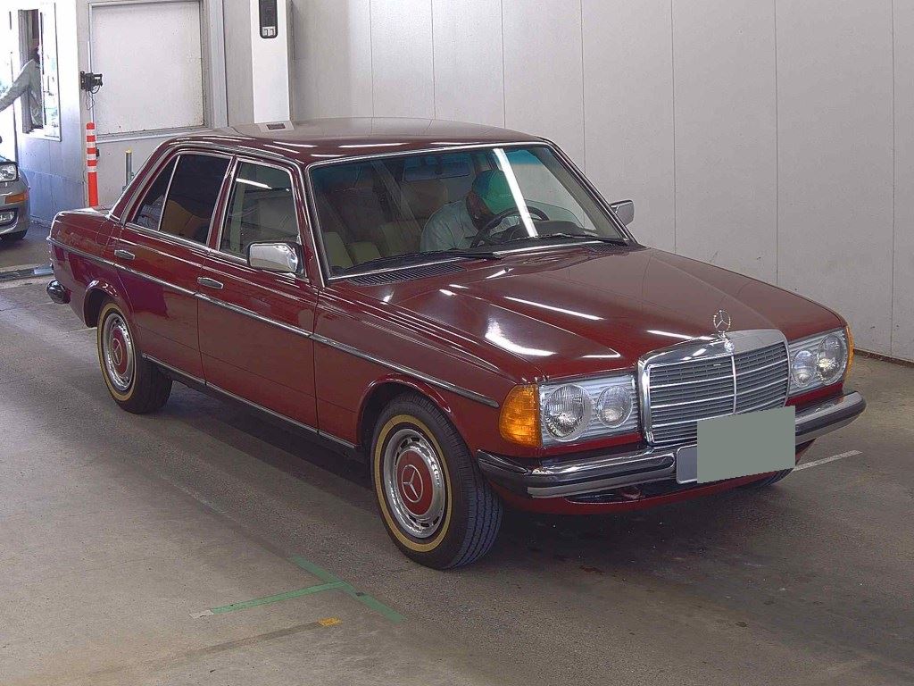 Mercedes-Benz Medium Class 1981 - Image 2