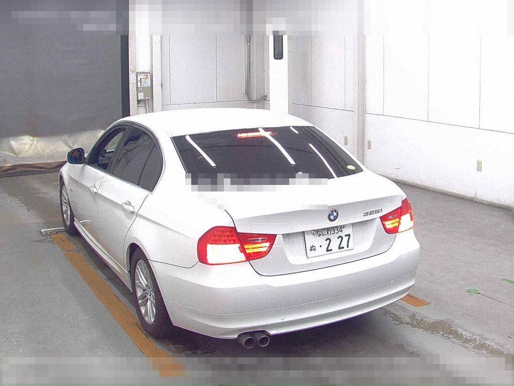 BMW 3 Series 2011 - Image 3