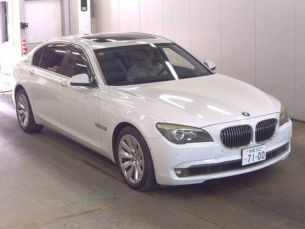 BMW 7 Series 2011 - Image 1