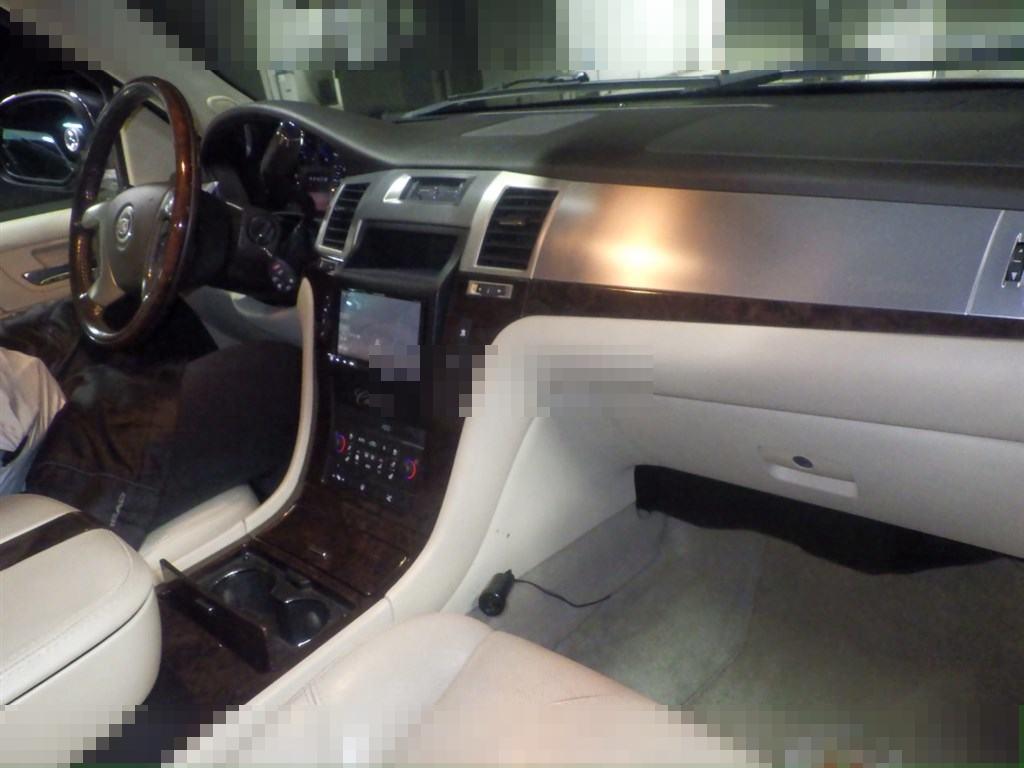 Cadillac ESCALADE 2010 - Image 4