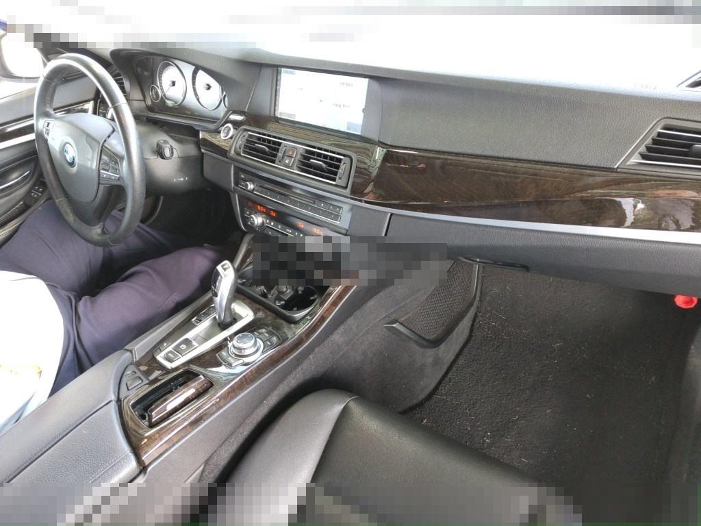 BMW 5 Series 2010 - Image 4