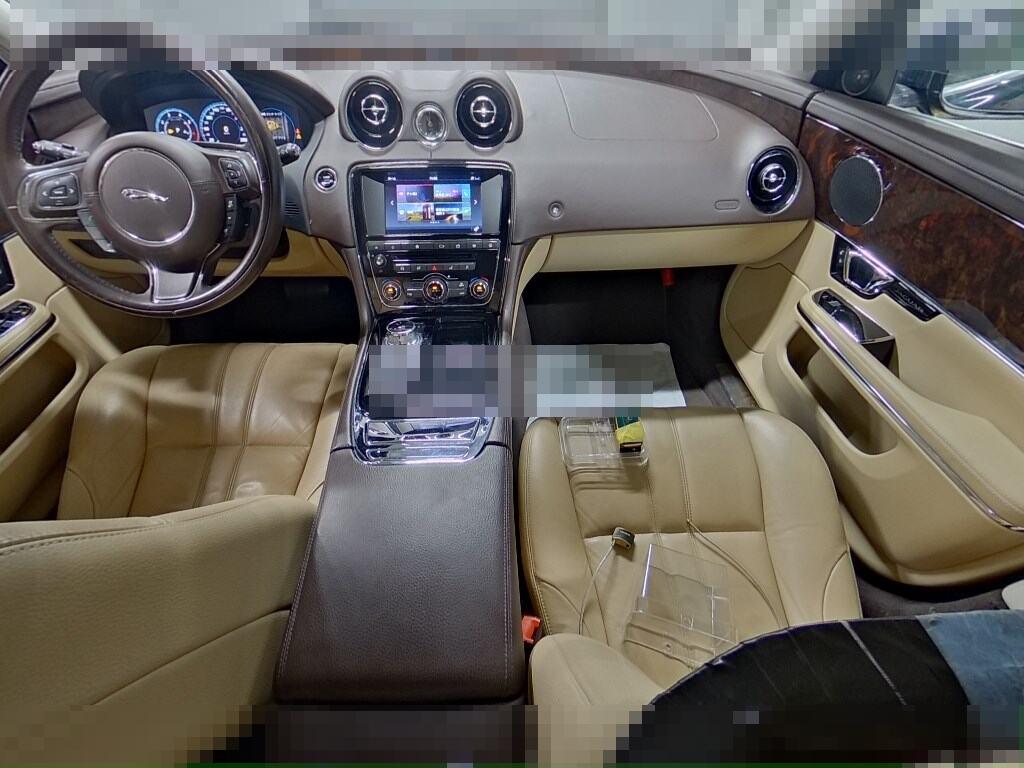 Jaguar XJ 2016 - Image 4