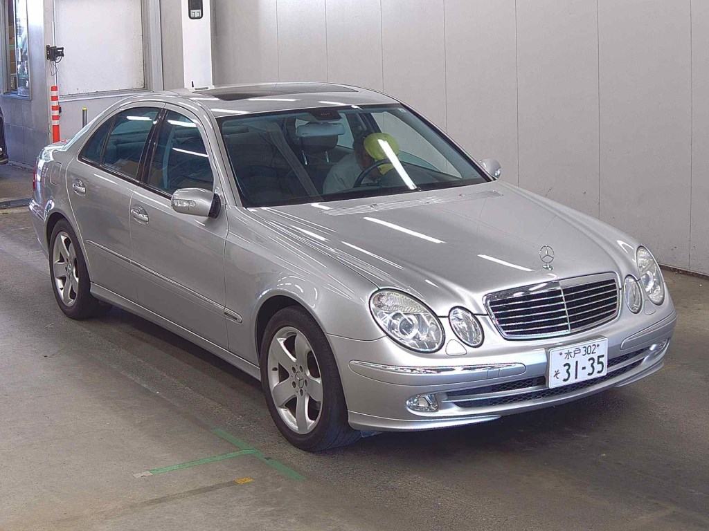 Mercedes-Benz E-Class 2002 - Image 2