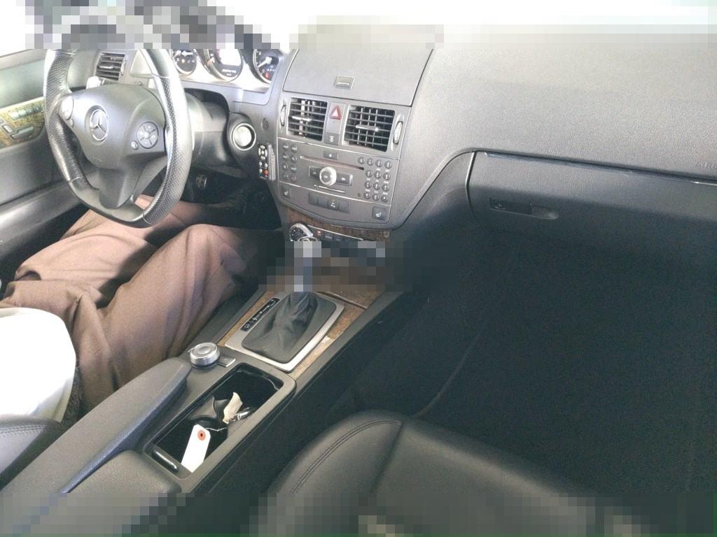 Mercedes-Benz C-Class 2009 - Image 4