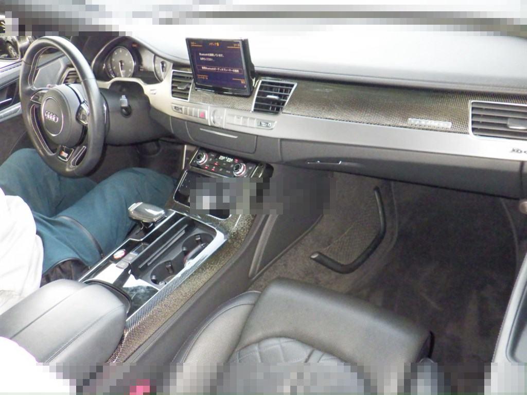 Audi S8 2012 - Image 4