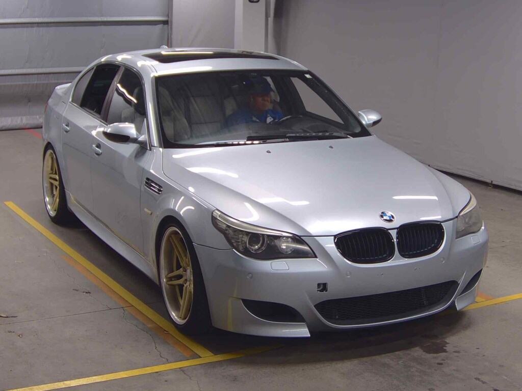BMW M5 2008 - Image 2