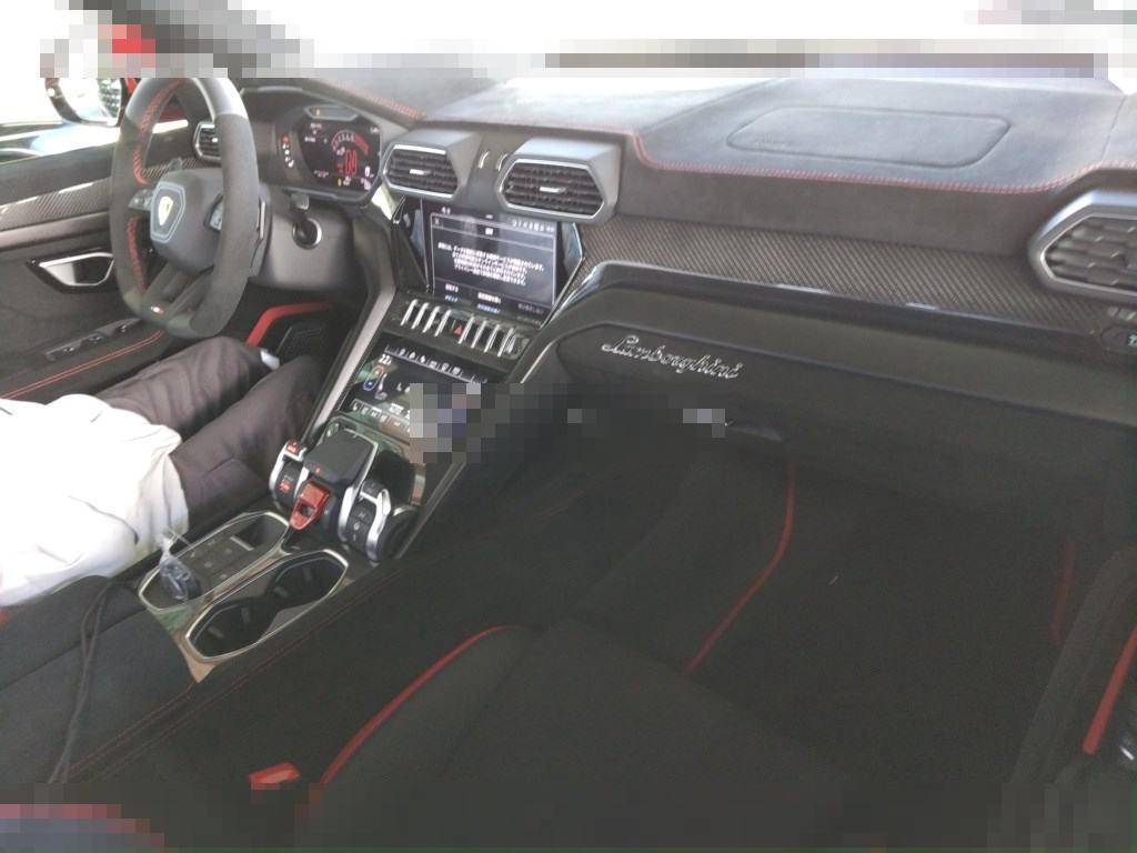 Lamborghini URUS 2024 - Image 4