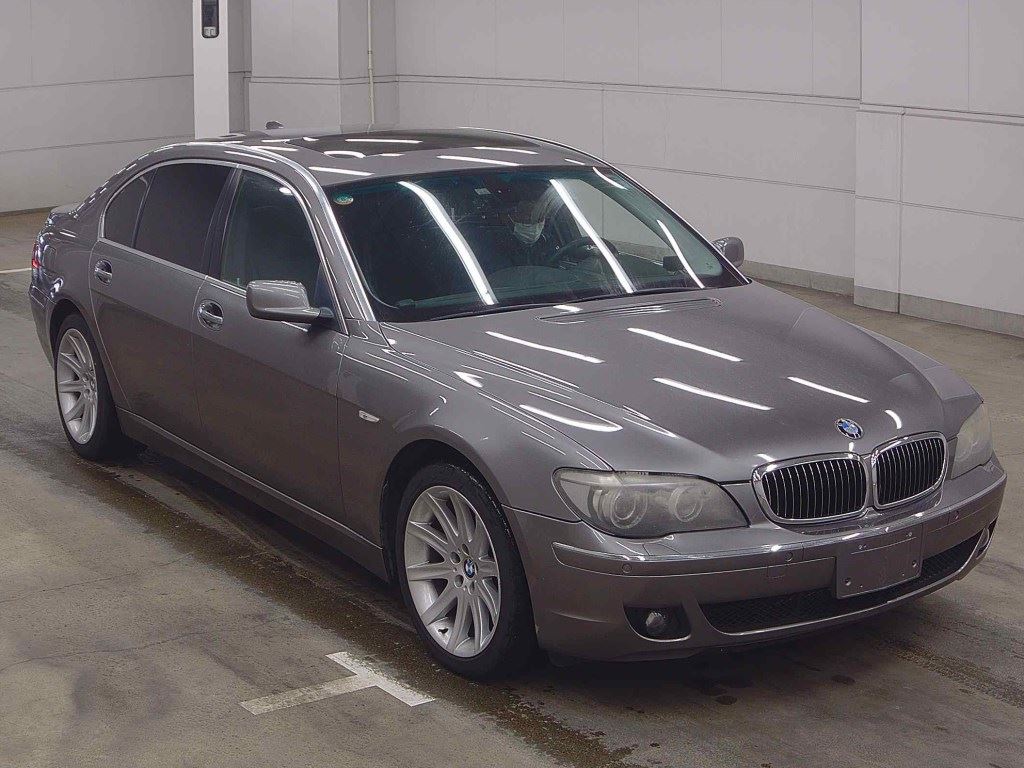 BMW 7 Series 2005 - Image 2