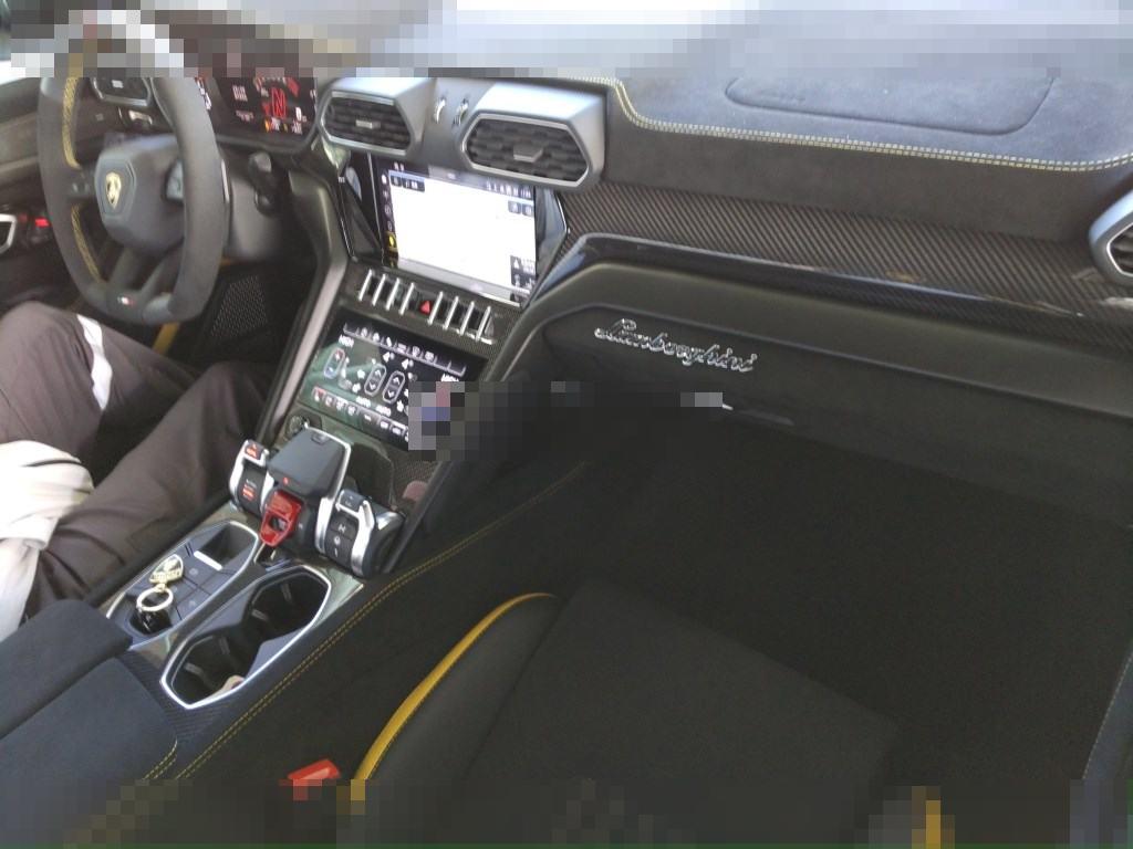 Lamborghini URUS 2024 - Image 4