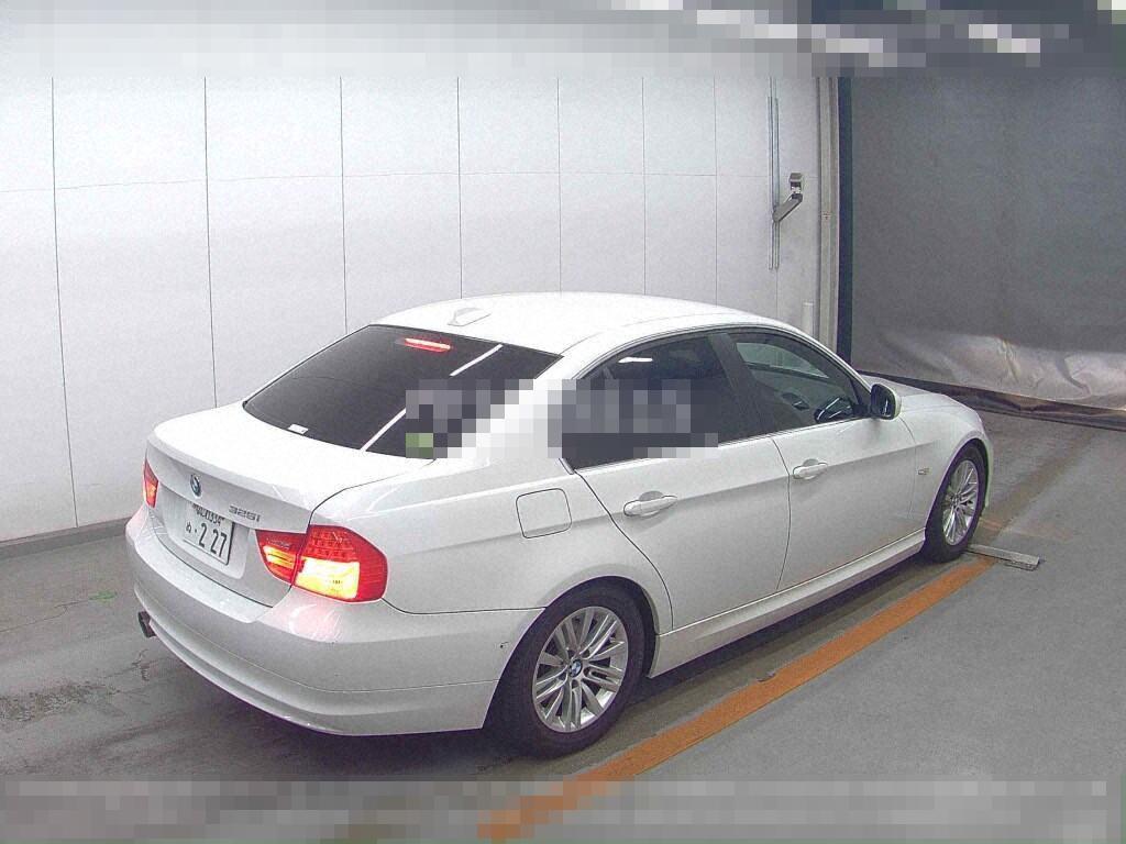 BMW 3 Series 2011 - Image 6