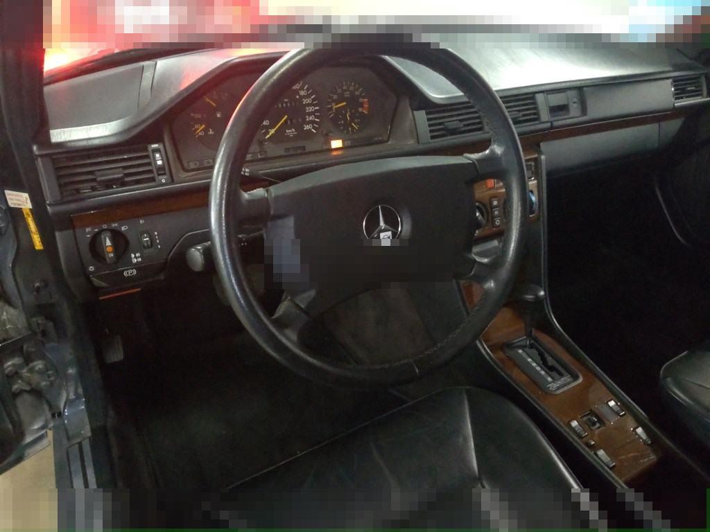 Mercedes-Benz Medium Class 1991 - Image 4