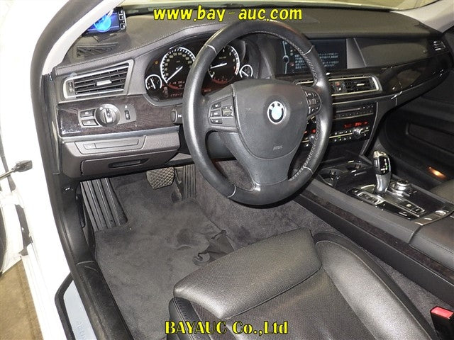 BMW 7 Series 2011 - Image 4
